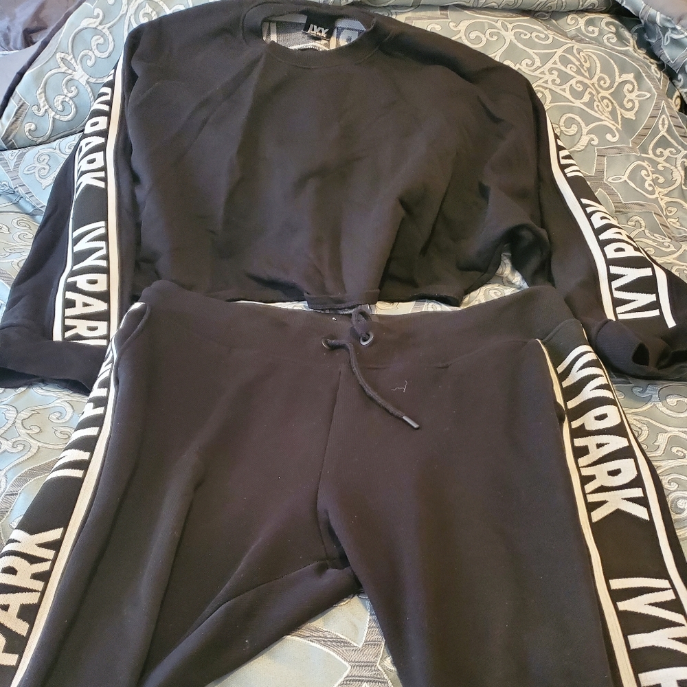 IVY PARK BLACK CROP TOP SWEATSUIT
